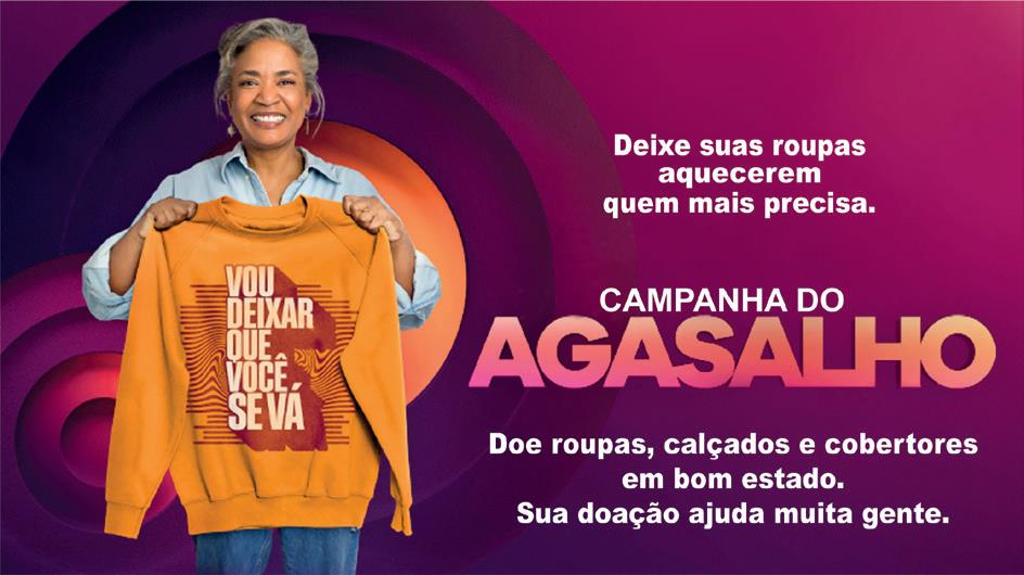 Foto de uma mulher que sorri e segura uma blusa de moletom com a expressão "Vou deixar que você se vá", acompanhada do slogan da Campanha do Agasalho: "Deixe suas roupas aquecerem quem mais precisa." e da mensagem: "Doe roupas, calçados e cobertores em bom estado. Sua doação ajuda muita gente.".
