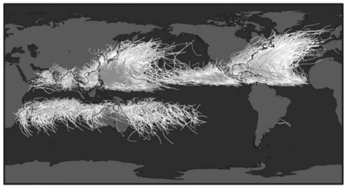 planisfério em que linhas claras sobrepostas aos oceanos registram as trajetórias acumuladas de ciclones tropicais, concentradas em faixas de ambos os lados do Equador — Pacífico noroeste e nordeste, Atlântico Norte, Índico e Pacífico Sul —, sem nenhuma trajetória sobre a linha do Equador nem no Atlântico Sul